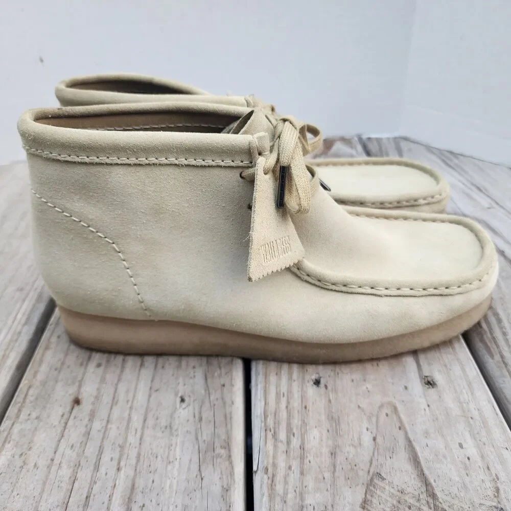 Clarks Originals Men's Wallabee Suede Comfort Oxfords Size 11M Tan Rubber Sole